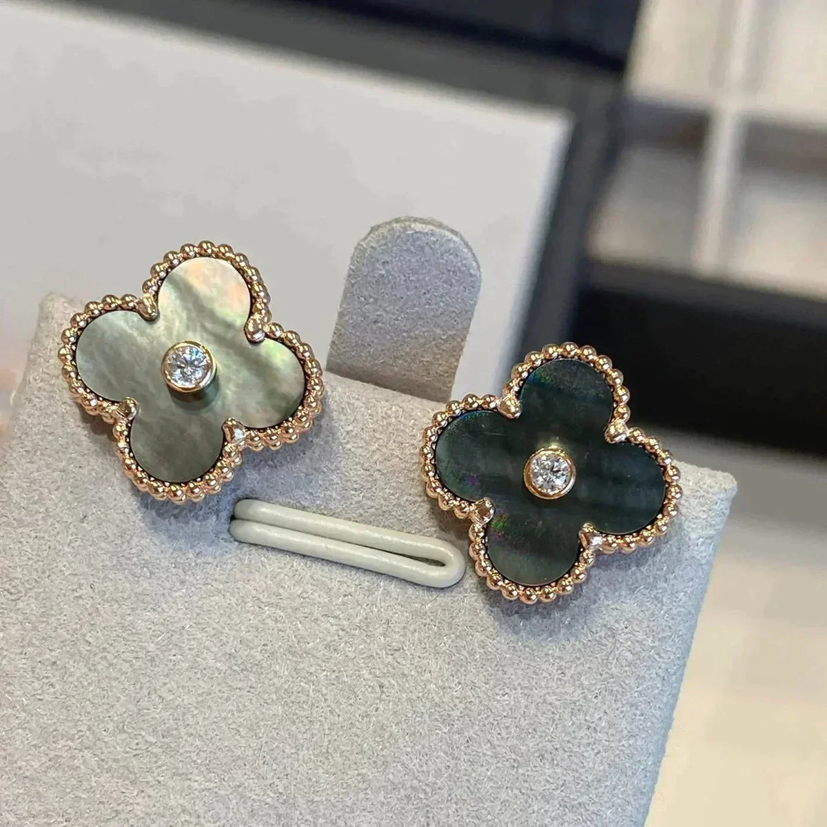 [Stellar Jewelry]CLOVER MEDIUM 1 MOTIFS GRAY MOP  DIAMOND EARRINGS