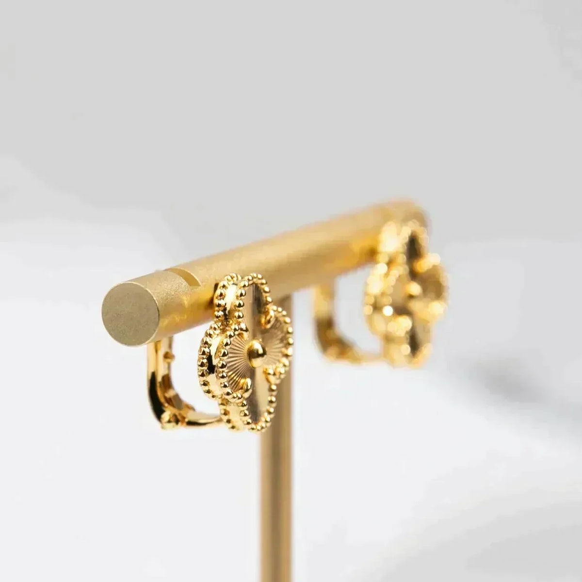 [Stellar Jewelry]CLOVER MEDIUM 1 MOTIFS LASER EARRINGS