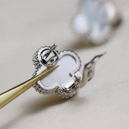[Stellar Jewelry]CLOVER MEDIUM 1 MOTIFS  WHITE MOP EARRINGS SILVER