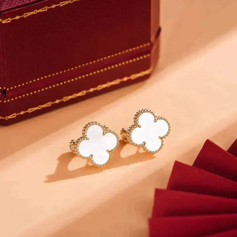 [Stellar Jewelry]CLOVER MEDIUM 1 MOTIFS  WHITE MOP STUD EARRINGS
