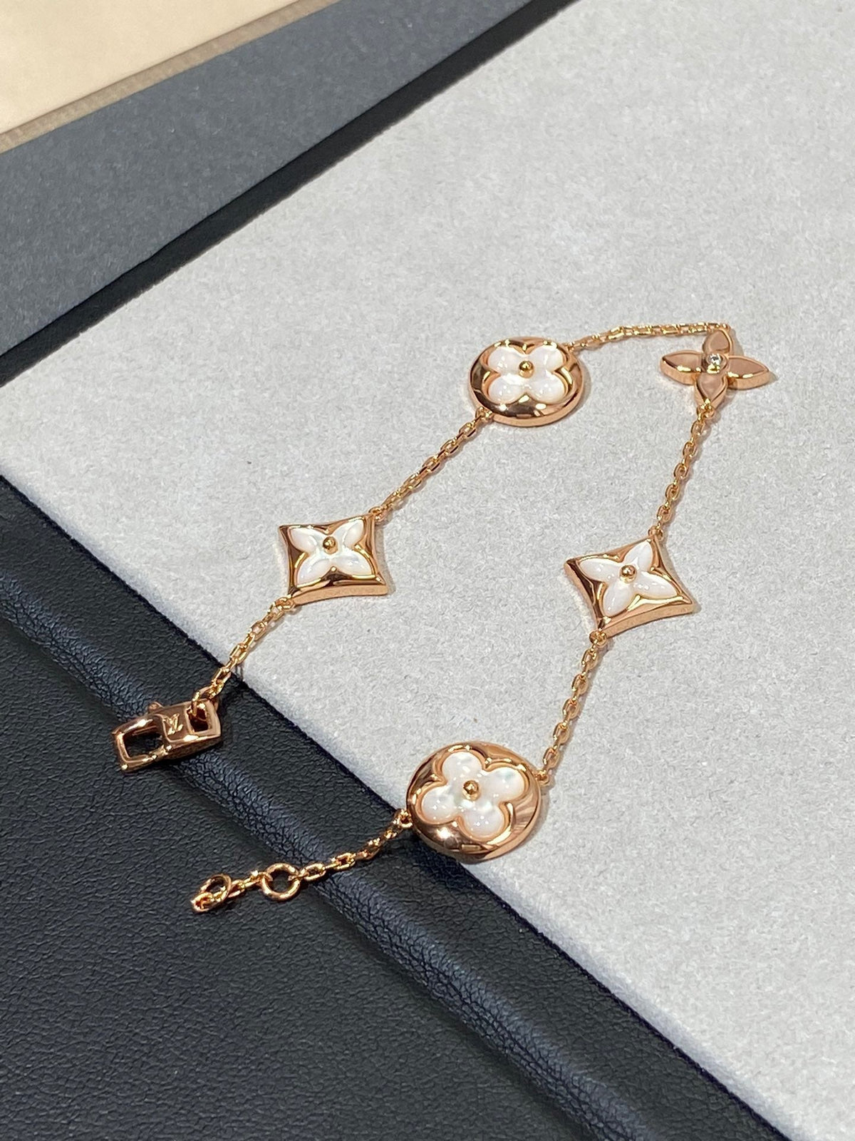 [Stellar Jewelry]STAR AND SUN 5 MOTIF MOP PINK GOLD BRACELET