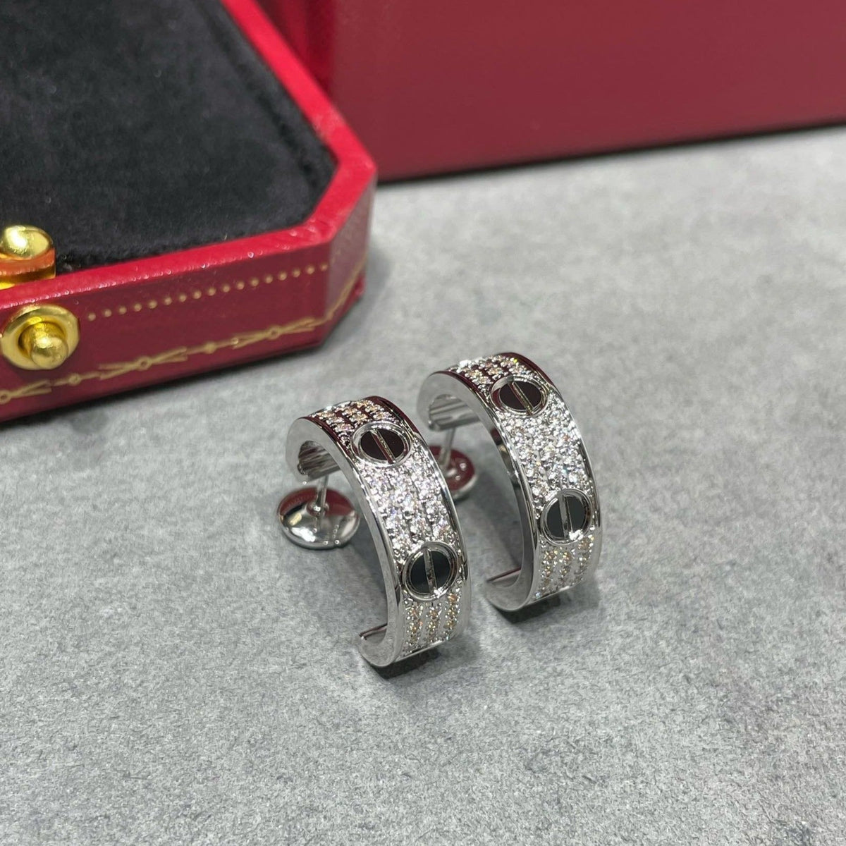 [Stellar Jewelry]LOVE CERAMIC DIAMOND PAVED SILVER EARRINGS