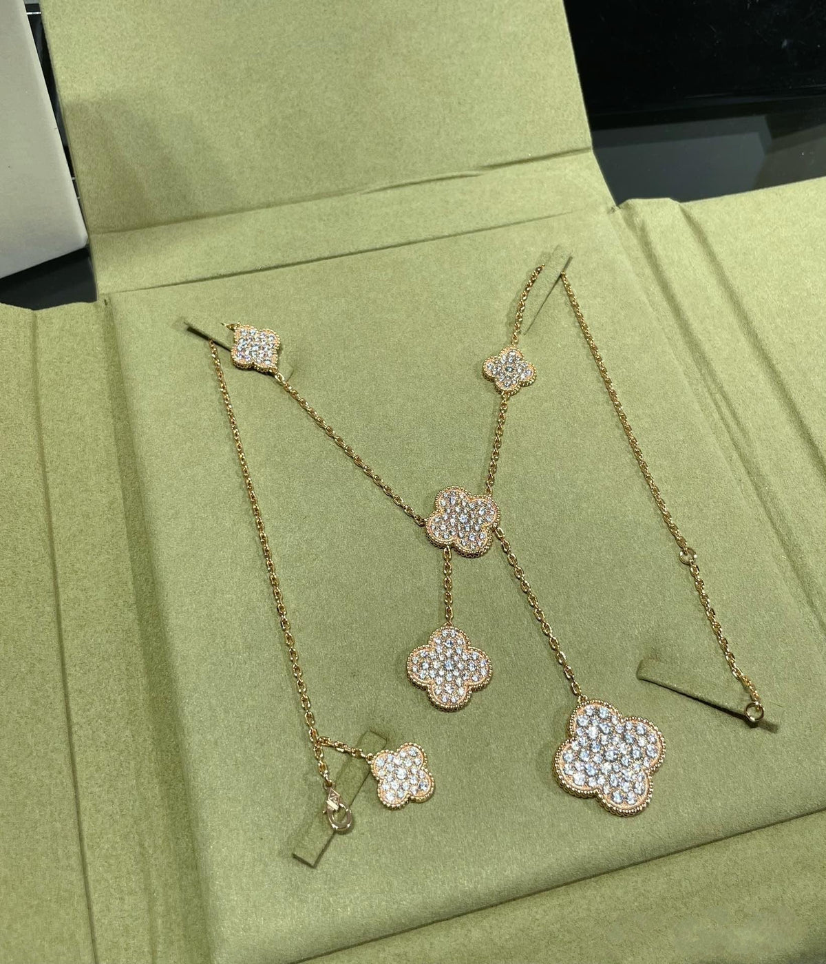 [Stellar Jewelry]CLOVER 6 MOTIF DIAMOND PAVED NECKLACE