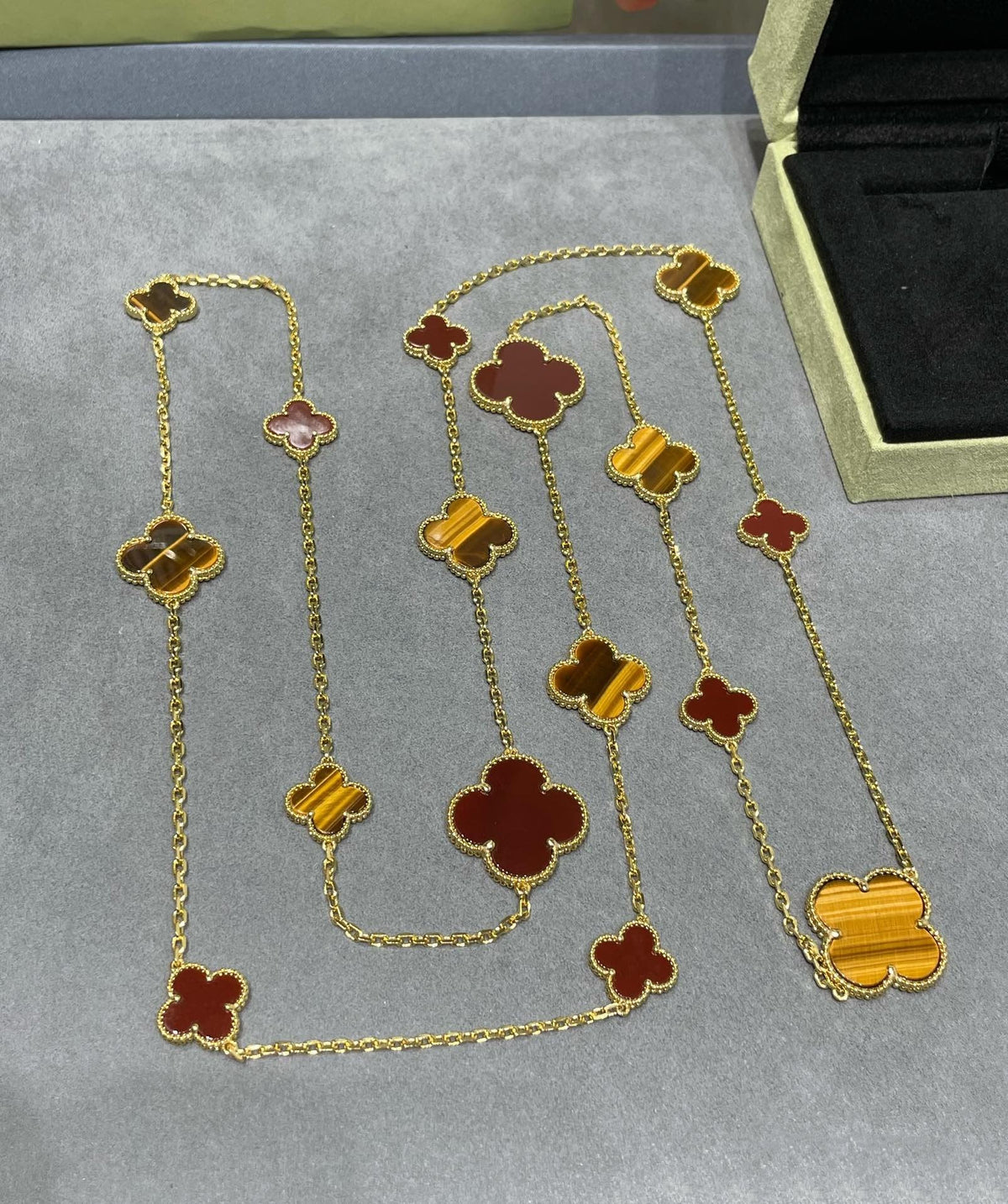 [Stellar Jewelry]CLOVER 16 MOTIF CARNELIAN TIGER EYE ROSE GOLD NECKLACE