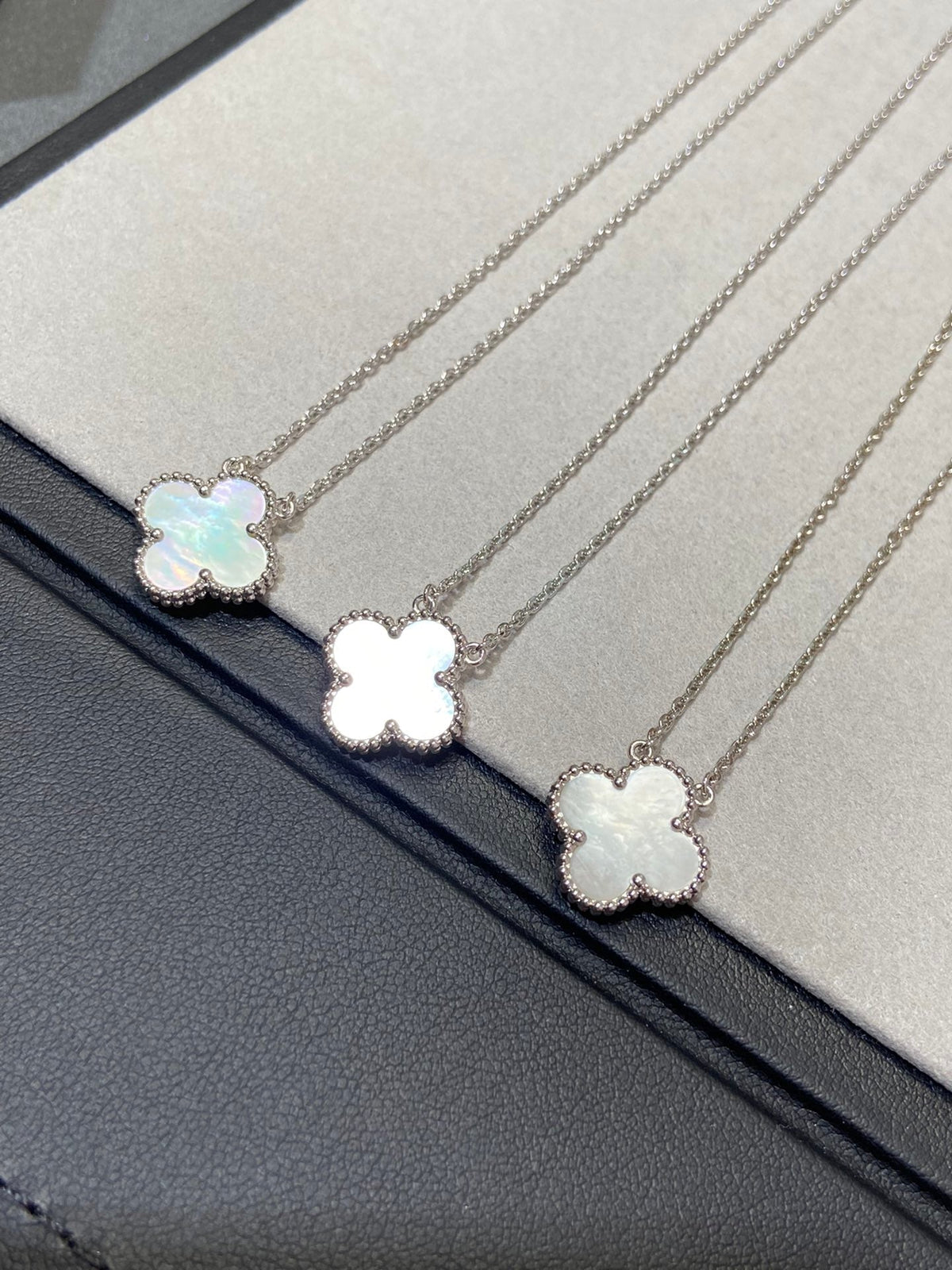 [Stellar Jewelry]CLOVER MEDIUM SILVER WHITE MOP NECKLACE