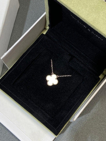 [Stellar Jewelry]CLOVER MEDIUM SILVER WHITE MOP NECKLACE