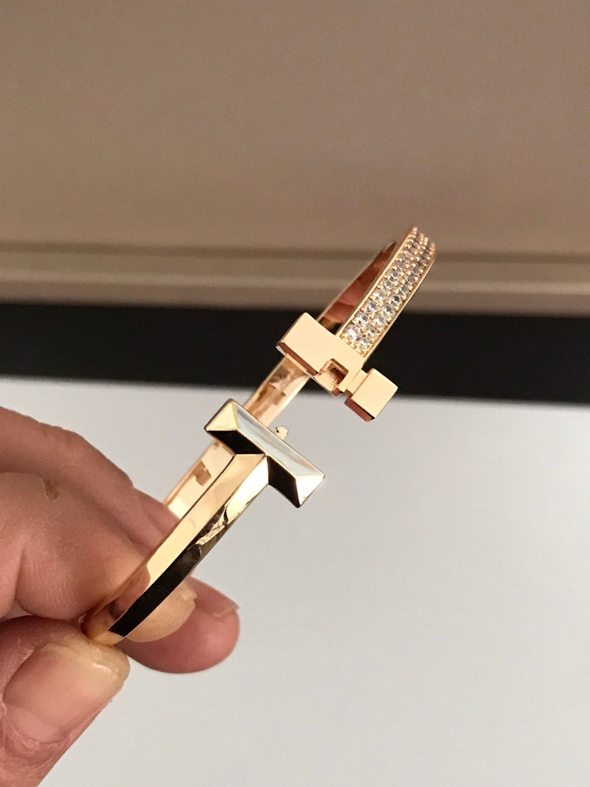 [Stellar jewels]T1 WIDE DIAMOND HINGED BANGLE PINK GOLD