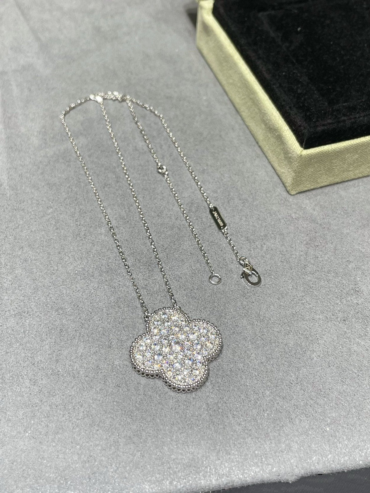 [Stellar Jewelry]CLOVER 25MM LARGE PENDANT DIAMOND PAVED SILVER NECKLACE