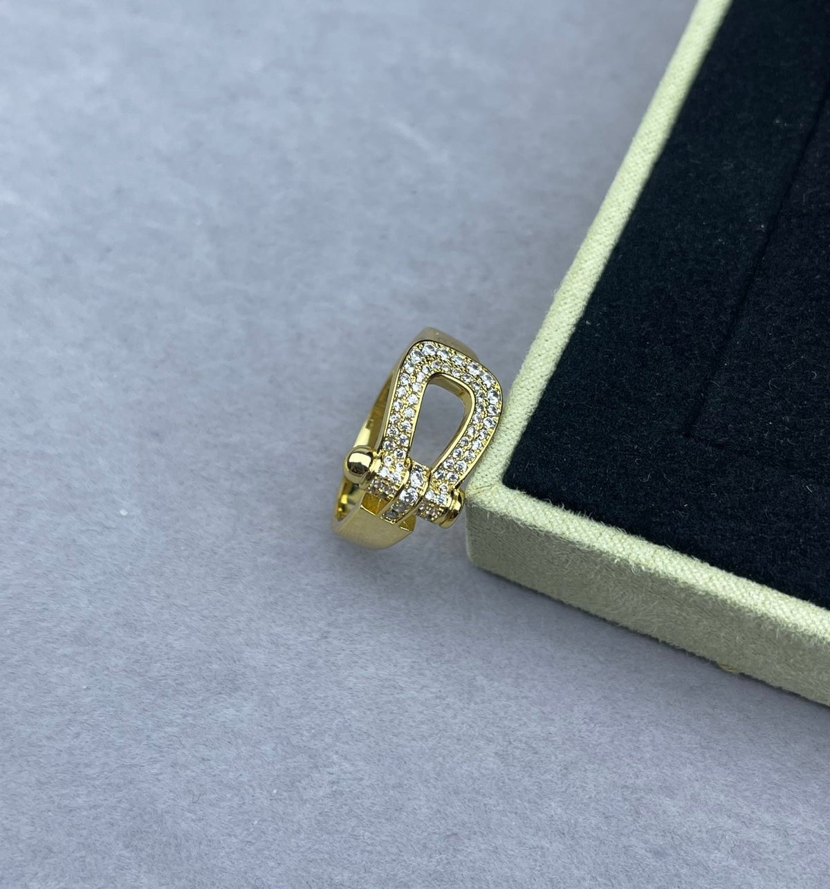 [Stellar Jewelry]Wide Hoof-Shaped Diamond-Studded Ring