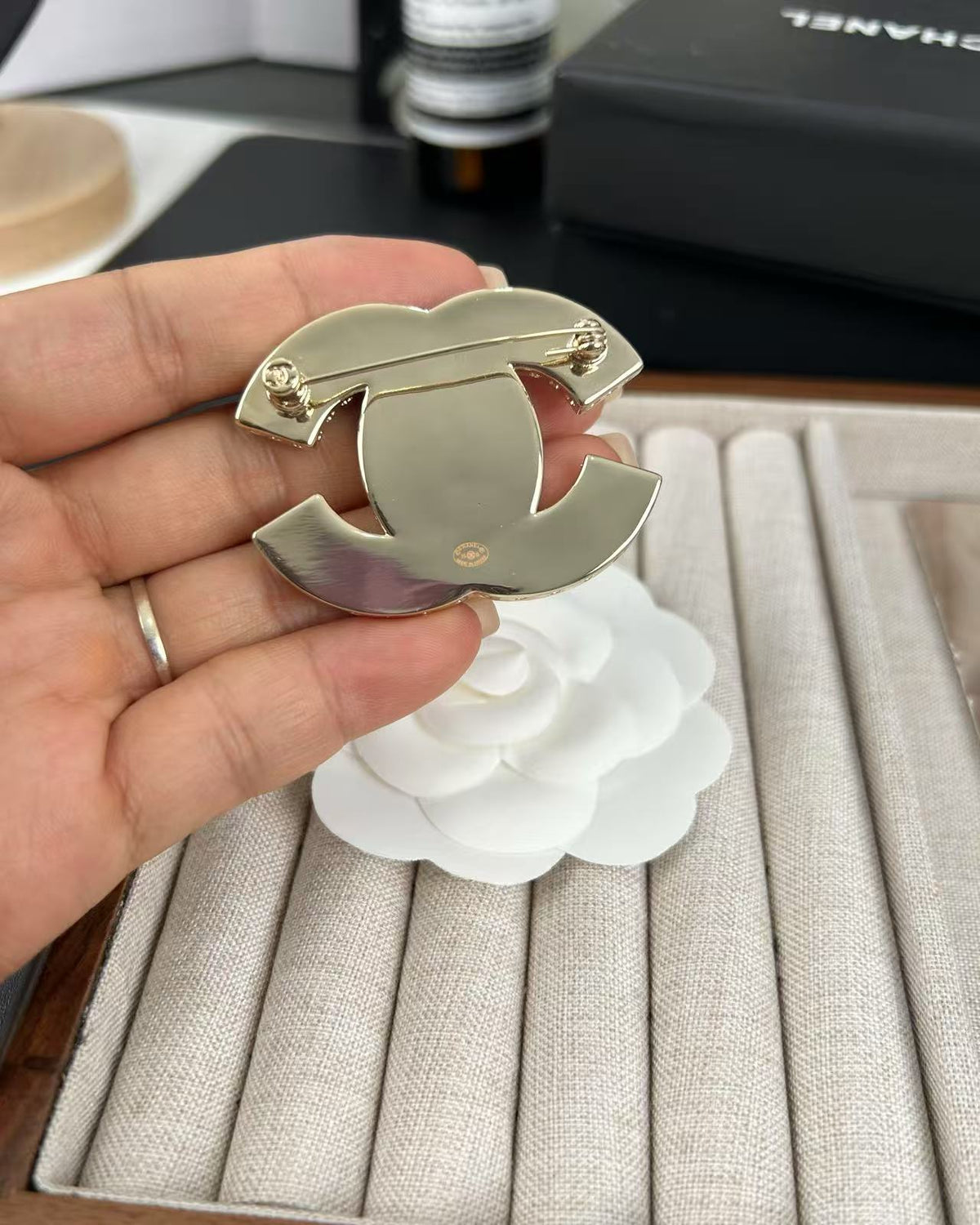 [Stellar Jewelry]Pink Resin Classic Brooch 5cm