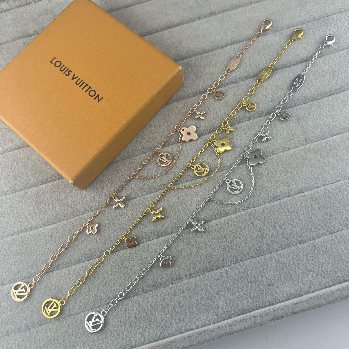 [Stellar Jewelry]SMOOTH MULTI FLOWER BRACELET