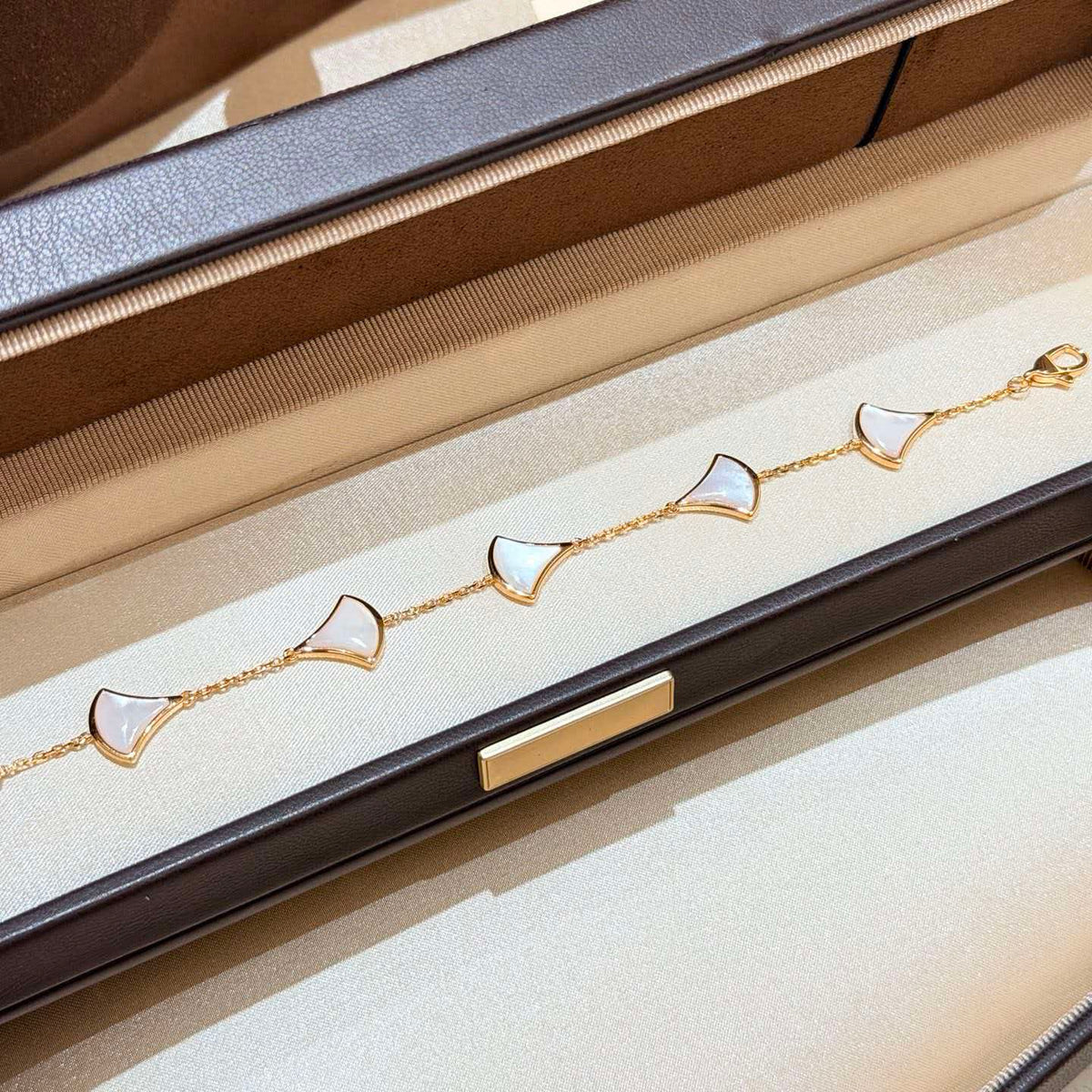 [Stellar Jewelry]5-Motif White Mother-of-Pearl Bracelet