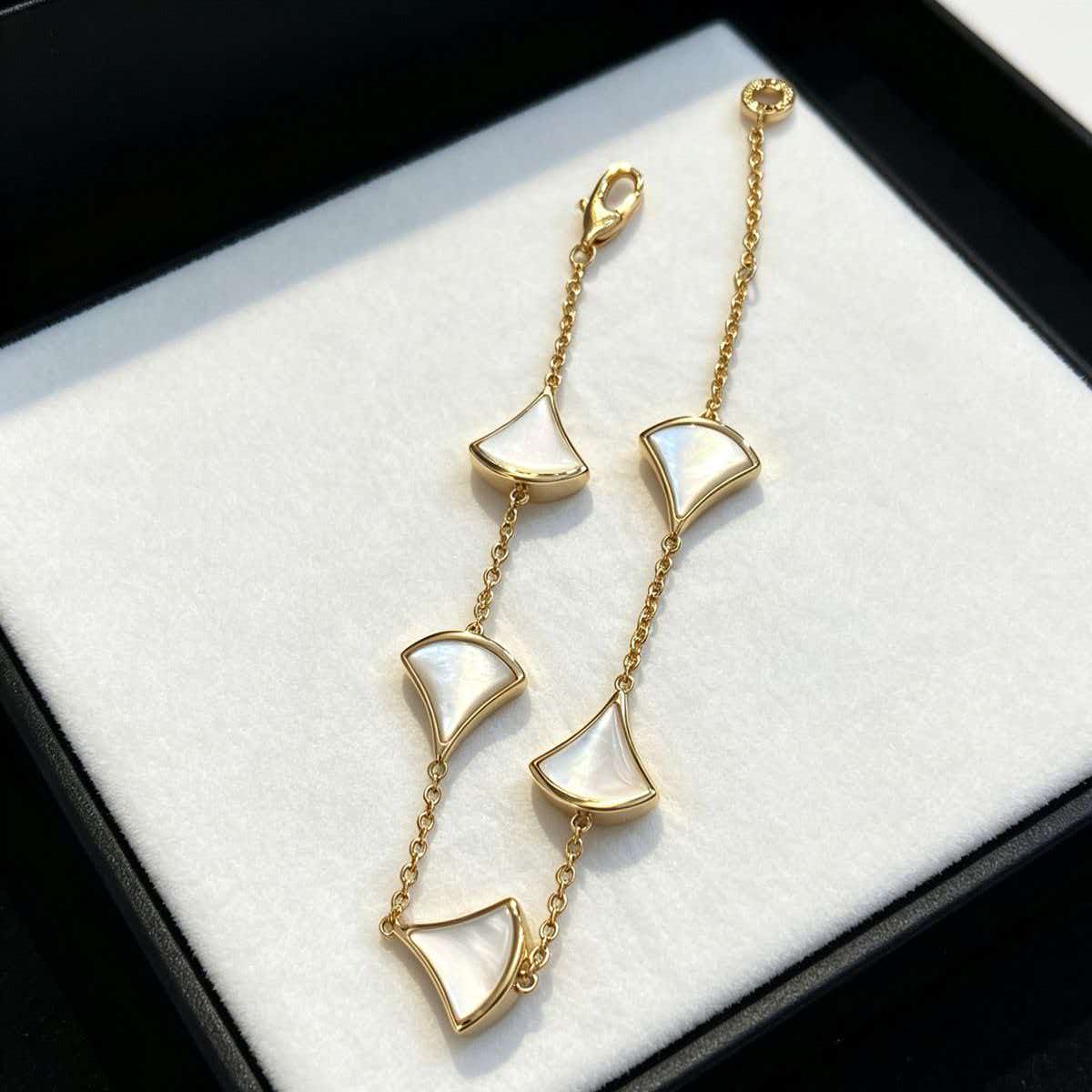 [Stellar Jewelry]5-Motif White Mother-of-Pearl Bracelet