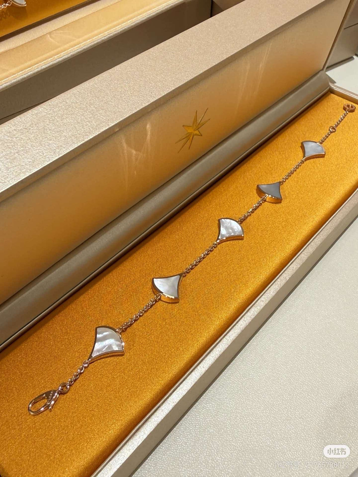 [Stellar Jewelry]5-Motif White Mother-of-Pearl Bracelet
