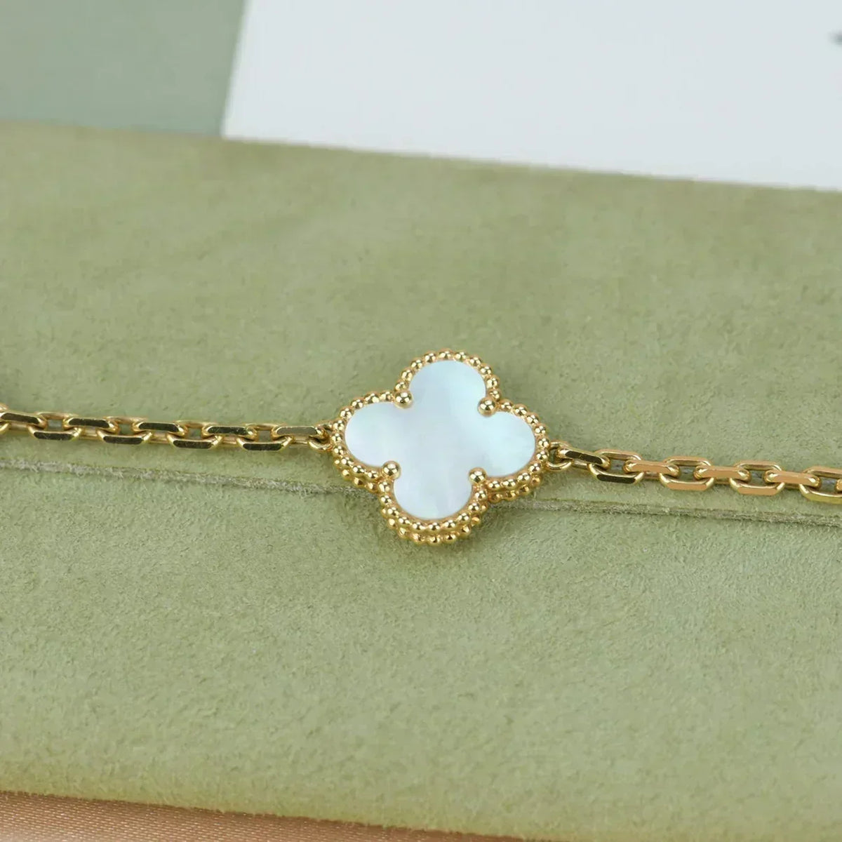 [Stellar Jewelry]CLOVER WHITE PEARL MOP 5 MOTIF BRACELET COLLECTION