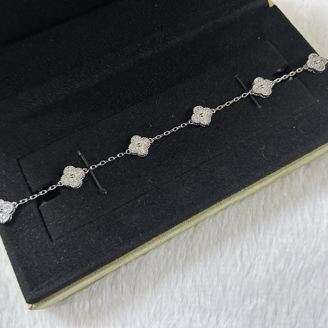 [Stellar Jewelry]CLOVER 6 MOTIF DIAMOND BRACELET