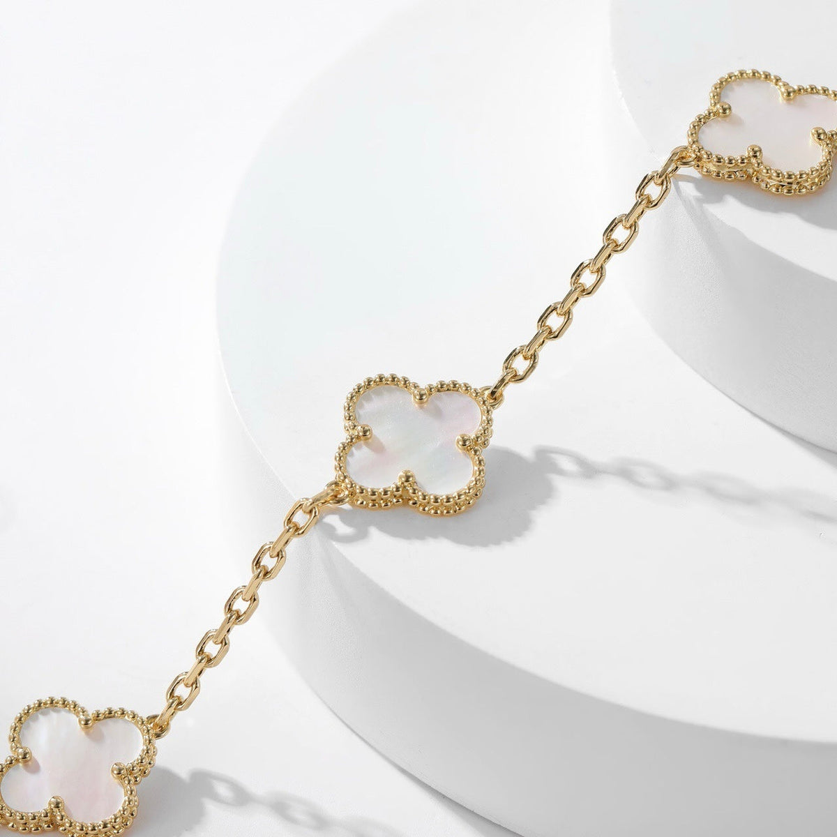 [Stellar Jewelry]CLOVER 10 MOTIFS WHITE MOTHER OF PEARL NECKLACE