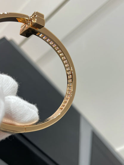 [Stellar jewels]WIDE HINGED BANGLE PINK GOLD WITH BAGUETTE DIAMONDS