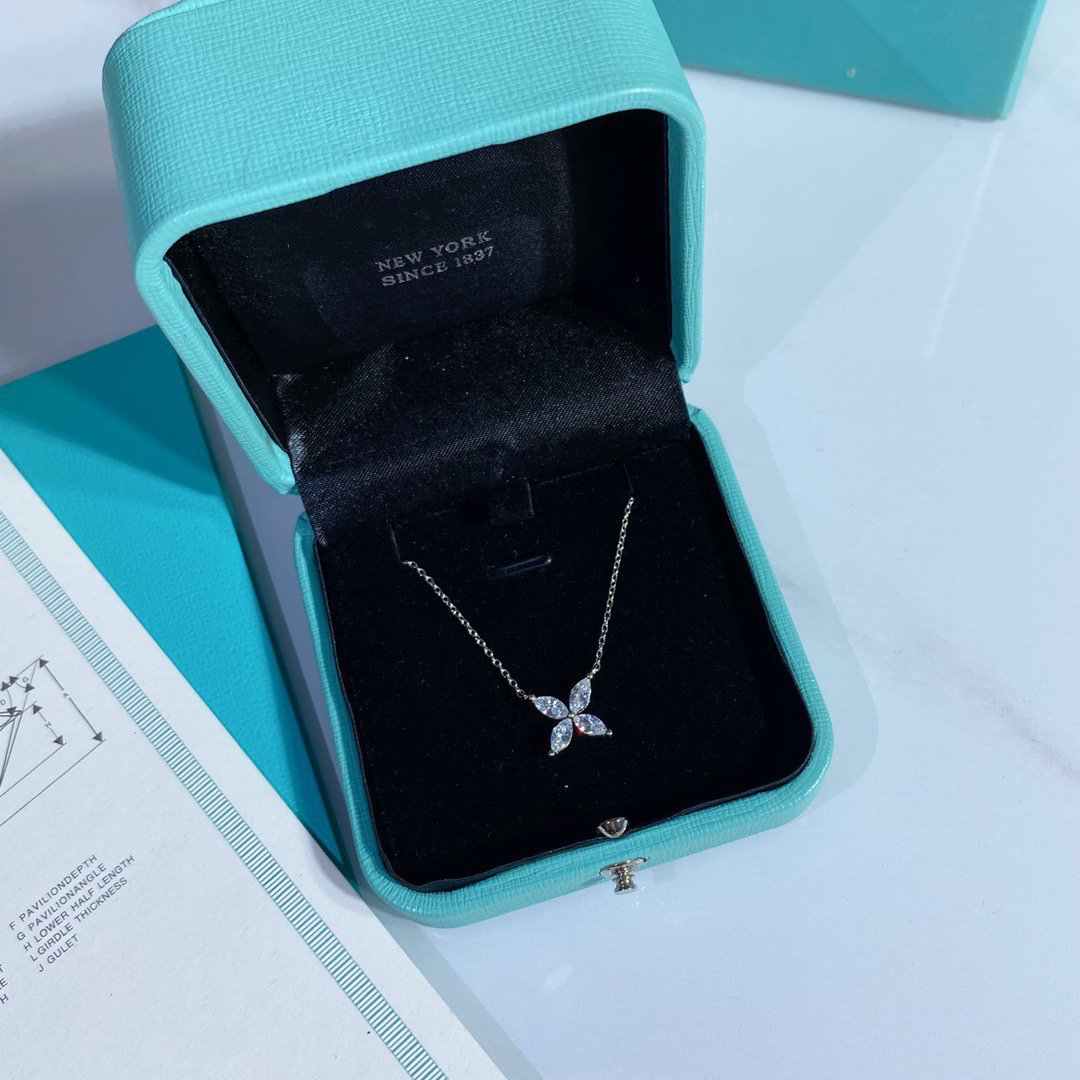 [Stellar jewels]PLATINUM AND DIAMOND VICTORIA PENDANT NECKLACE
