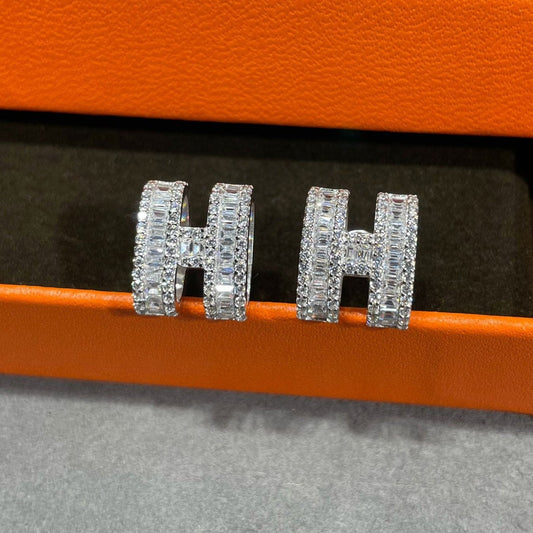 [Stellar Jewelry]H STUD EARRINGS WITH SILVER DIAMONDS