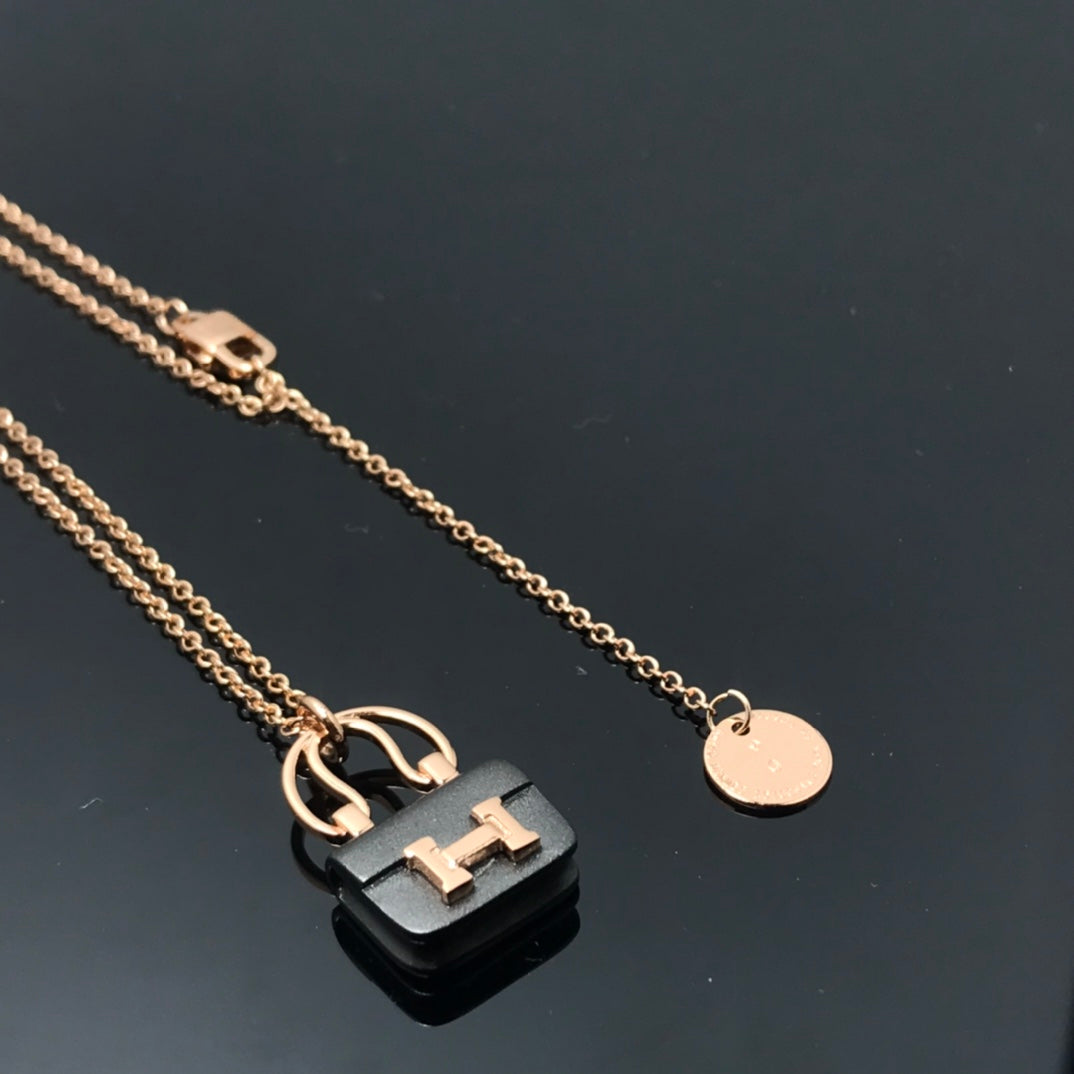 [Stellar Jewelry]WOMEN'S HM AMULETTES CONSTANCE PENDANT NECKLACE