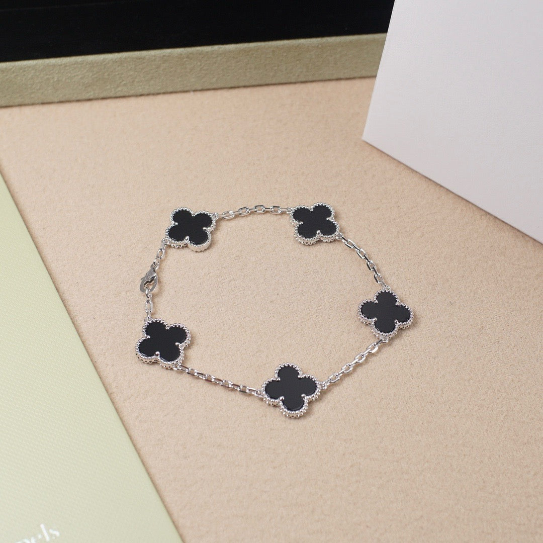 [Stellar Jewelry] CLOVER 5 MOTIF ONYXS BRACELET COLLECTION