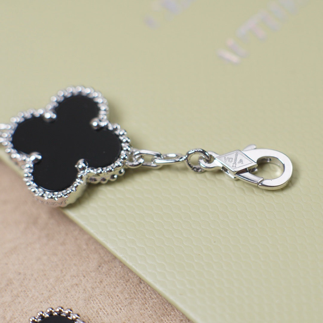 [Stellar Jewelry] CLOVER 5 MOTIF ONYXS BRACELET COLLECTION