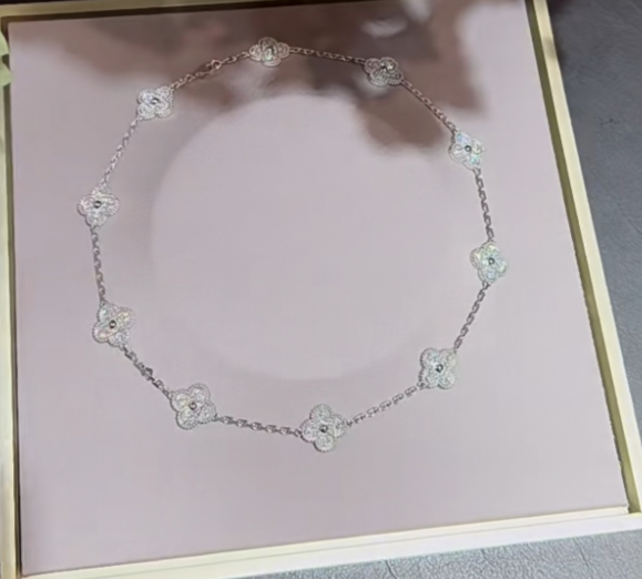 [Stellar Jewelry Jewelry]CLOVER 10 MOTIFS  Gold Diamond  NECKLACE